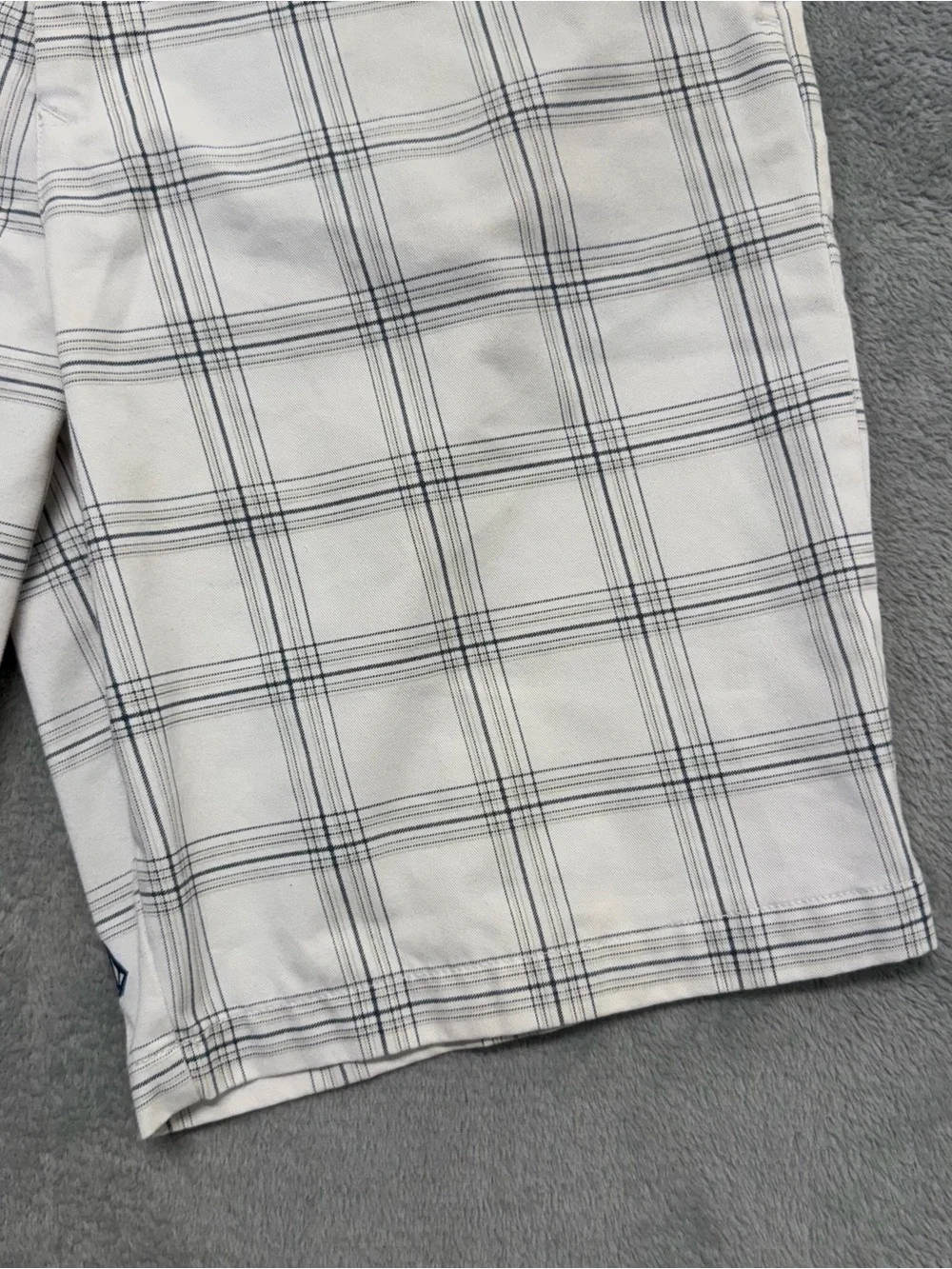 Volcom Shorts Mens 34 White Check Plaid Long Y2K Skate Surf Vintage